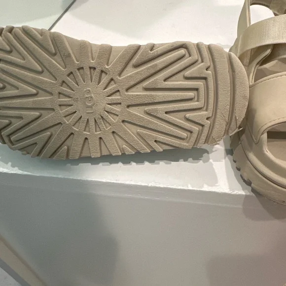 UGG Cream Kids Sandals - Picture 2 of 5